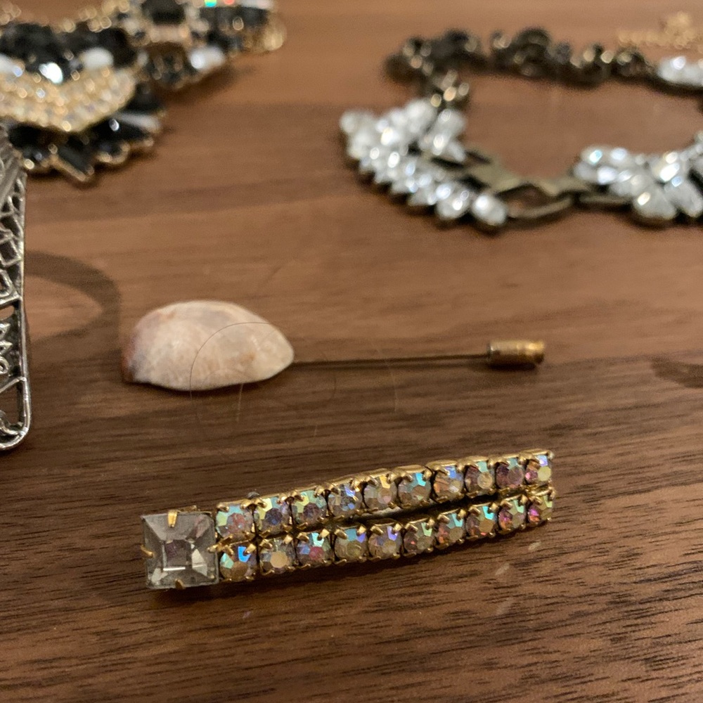 Set of two vintage brooches